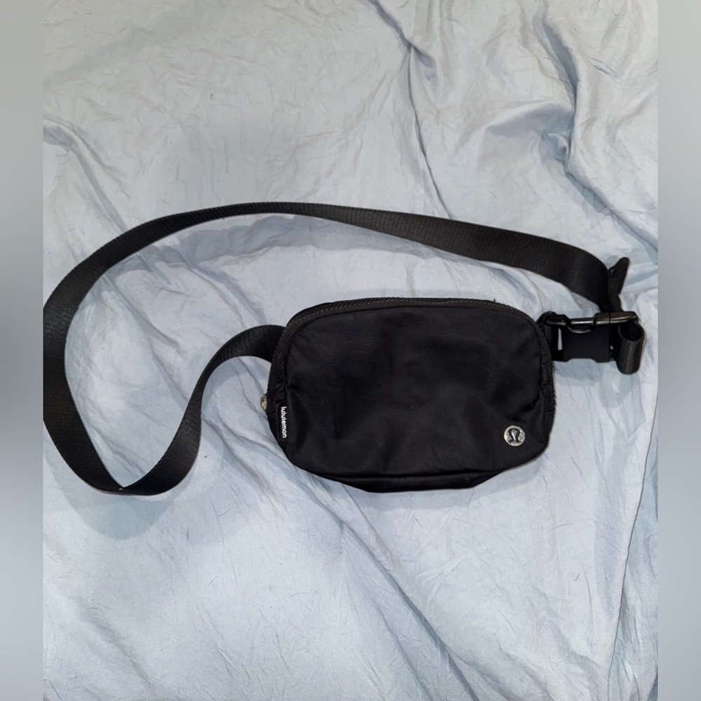 NEW Lululemon Athletica Black Belt Bag